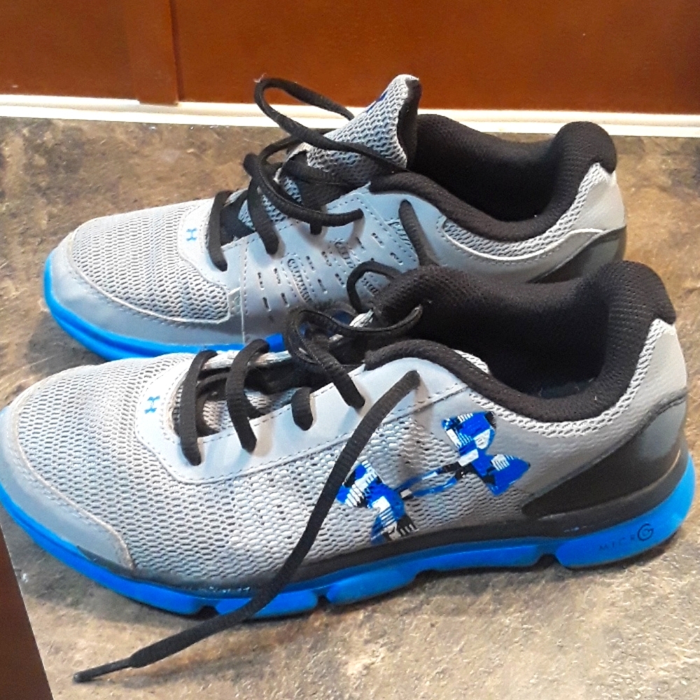 Under armour tennis shoes